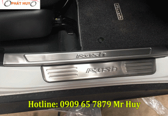 Nẹp bước chân trong xe Toyota Rush