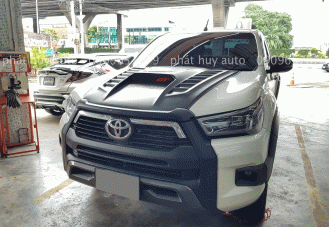 Ốp nắp capo xe Toyota Hilux 2020