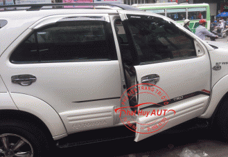 Vè che mưa Toyota Fortuner chính hãng