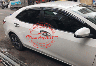 Vè che mưa xe Toyota Altis 2018 giá rẻ