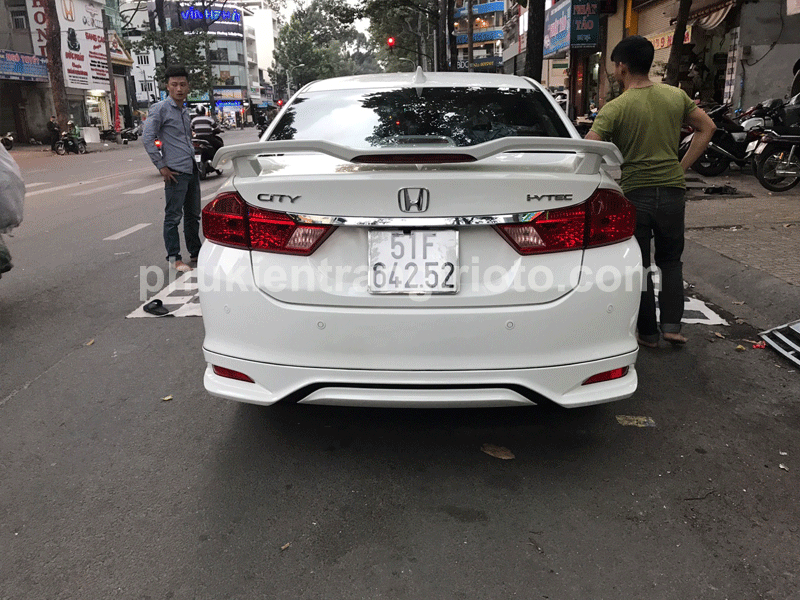 Độ đuôi cá cao cho xe Honda City 2018