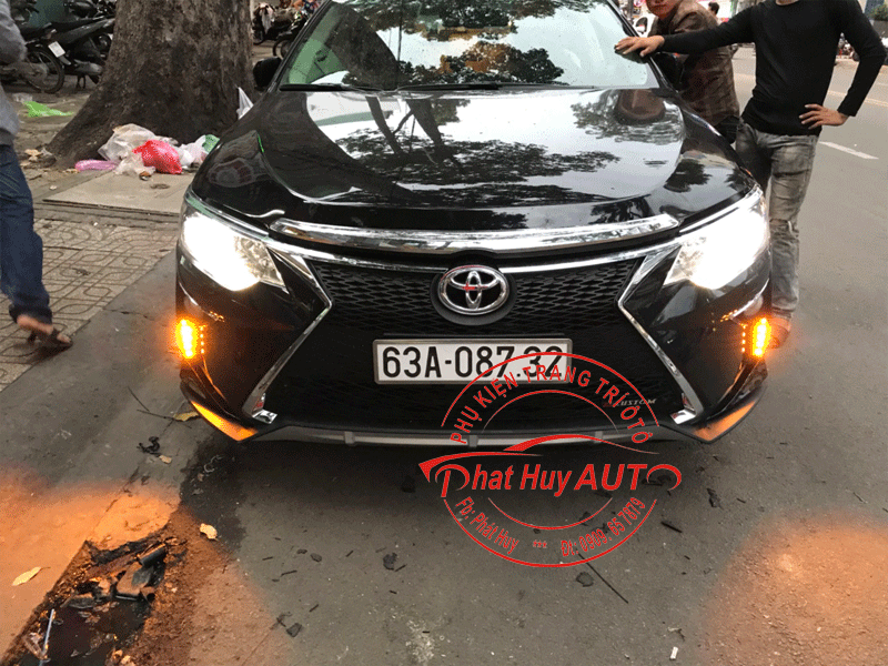 Mặt ga lăng tản nhiệt xe Toyota Camry