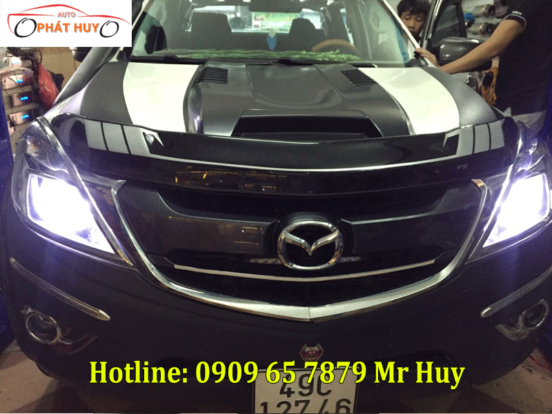 Cánh lướt gió trên nắp capo xe Mazda BT50