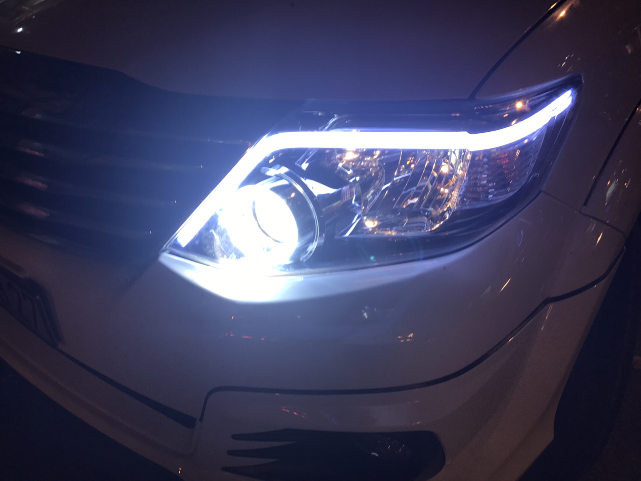 Độ đèn led đèn bi xenon xe Toyota Fortuner