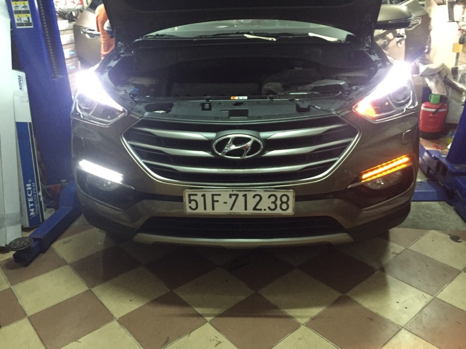 Độ đèn led gầm xe Hyundai Santafe giá rẻ