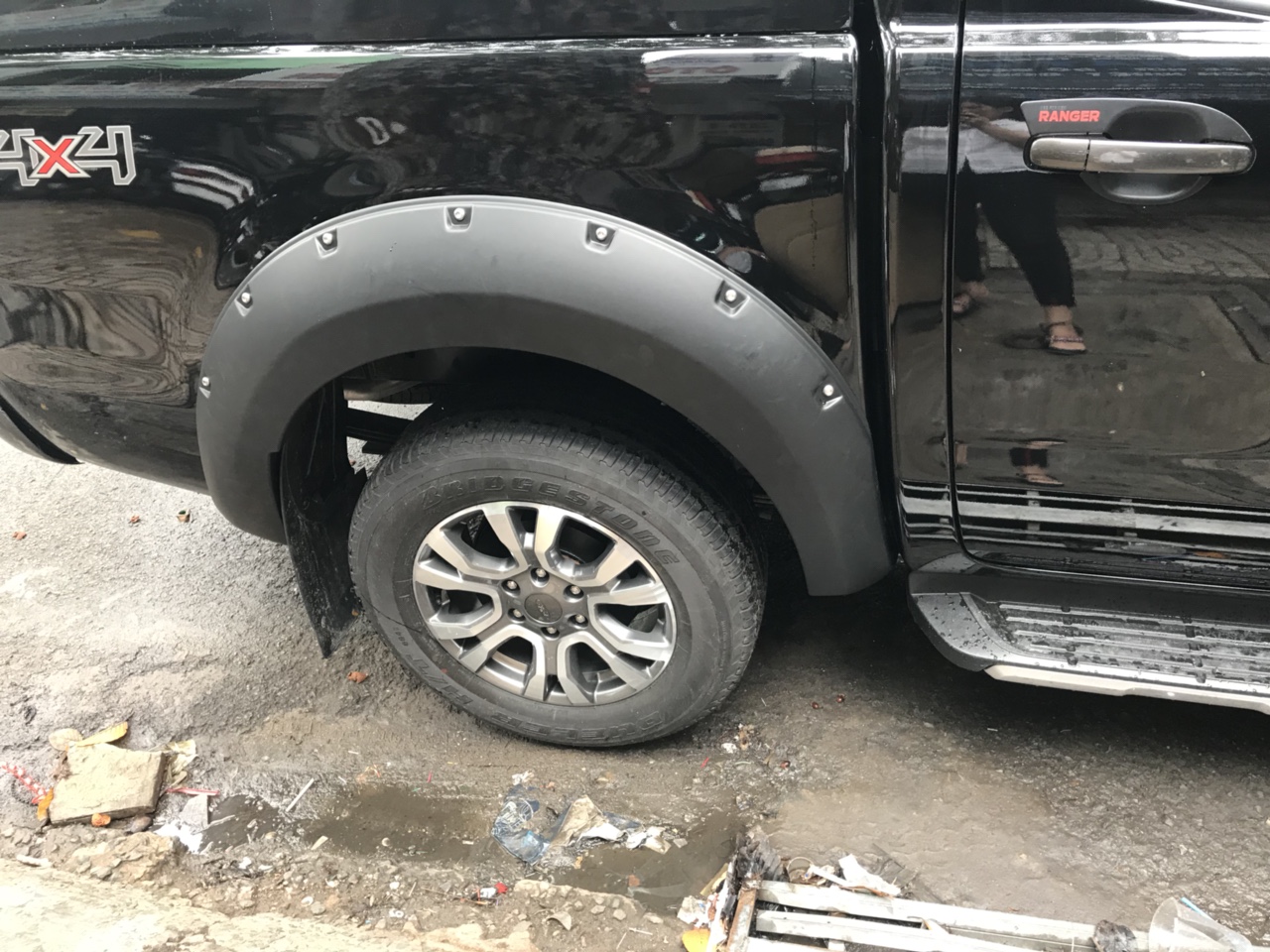 Ốp viền bánh xe Ford Ranger 2018