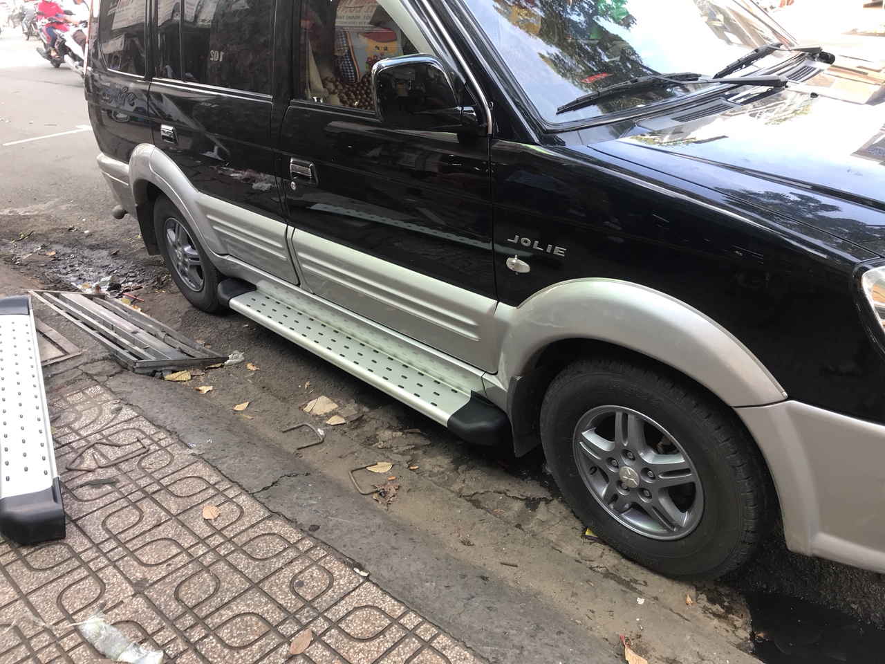 Bệ bước chân chính hãng Mitsubishi Jolie