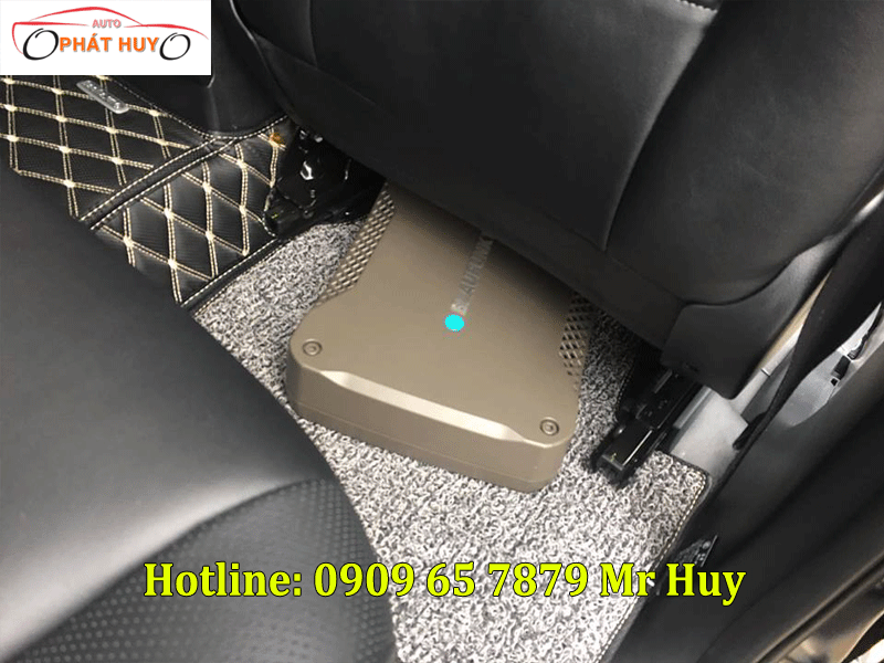 Gắn sub gầm ghế Blaupunkt cho xe Ford Focus 2018