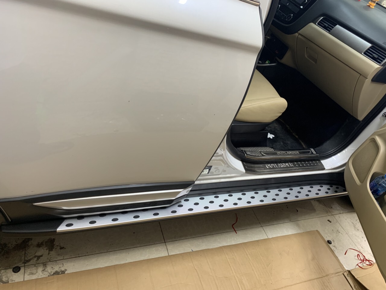 Bệ bước chân theo xe Mitsubishi Outlander 2019