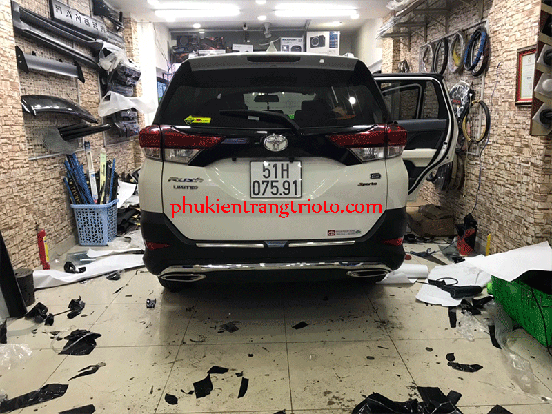 Độ Lip Pô cho xe Toyota Rush