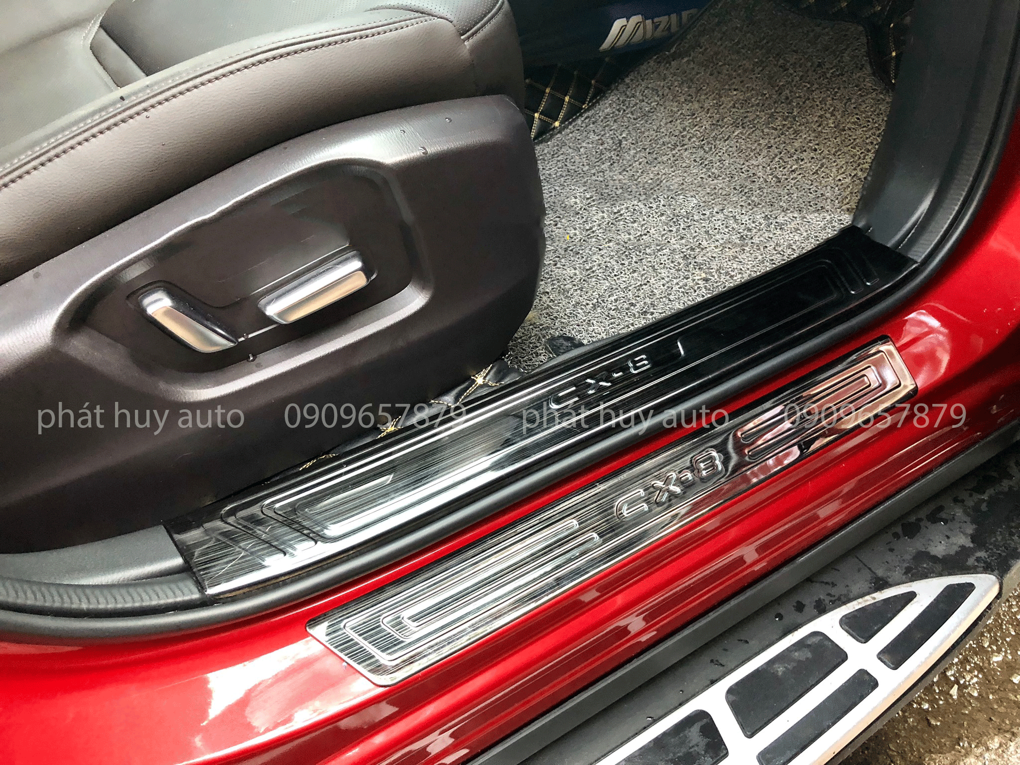 Nẹp bước chân chống trầy xe Mazda CX8 2019